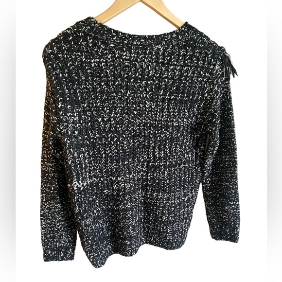 ASTR The Label Aritzia Women Knit Black White Fringe Boho Tassel Sweater size XS - Picture 2 of 10